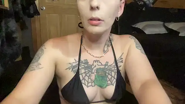 TeenyDoll élő XXX-chatje