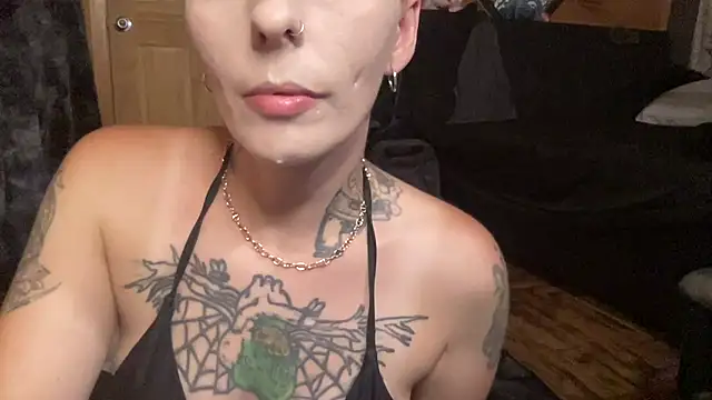 Pokazy przed kamerką – TeenyDoll