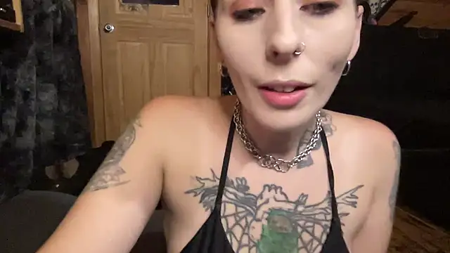 TeenyDoll Show in webcam