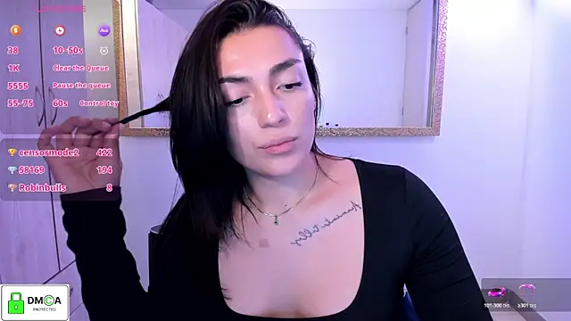 Show modela EricaVanderhill na web-kameri