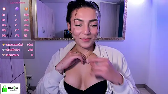 Show modela EricaVanderhill na web-kameri