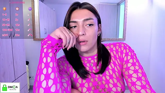 Show modela EricaVanderhill na web-kameri
