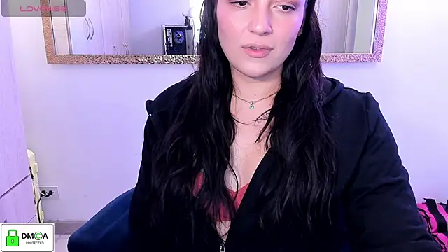 Show modela EricaVanderhill na web-kameri