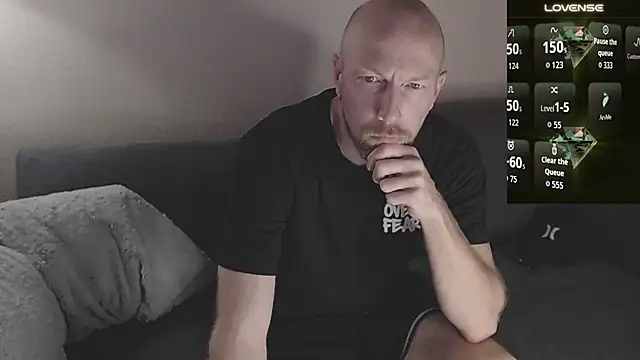 MaxRouger Show in webcam