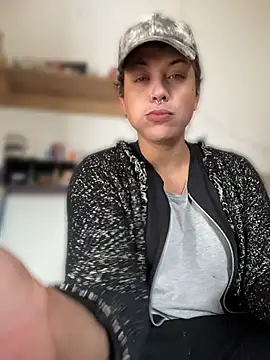 Show modela alicetgirlbr na web-kameri