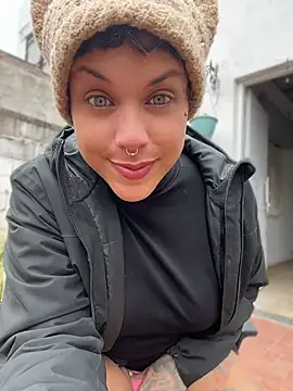 Pokazy przed kamerką – alicetgirlbr