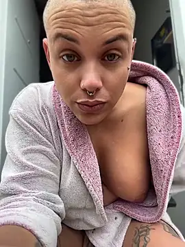 Webkamerová show alicetgirlbr