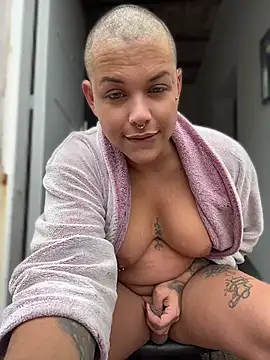 Show modela alicetgirlbr na web-kameri