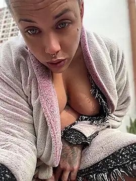 Show modela alicetgirlbr na web-kameri