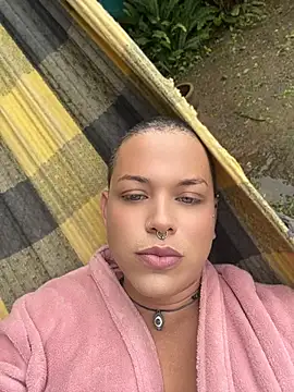 Show modela alicetgirlbr na web-kameri