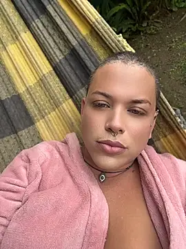 alicetgirlbr Adlı Modelin Web Kamerası Şovu