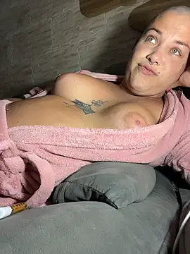 alicetgirlbr Show Webcam