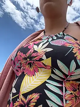 Show modela alicetgirlbr na web-kameri