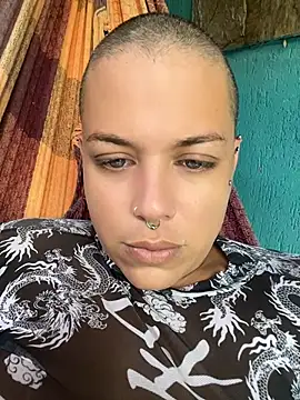 הופעת וובקאם של alicetgirlbr