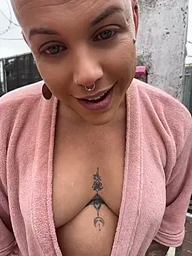 alicetgirlbr Adlı Modelin Web Kamerası Şovu