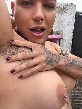 alicetgirlbr Show in webcam