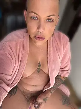 alicetgirlbr Show in webcam