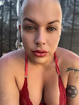 Show modela alicetgirlbr na web-kameri
