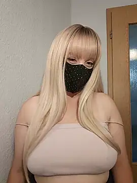 Show modela Cutie_Suzie na web-kameri