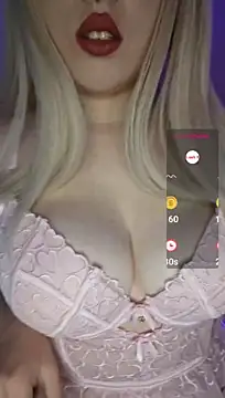 Cutie_Suzie: διαδικτυακό σόου στην κάμερα