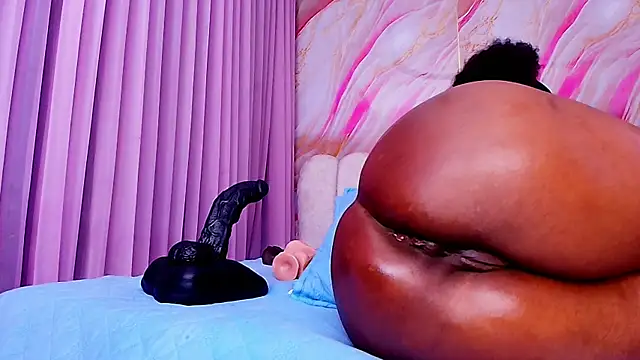 sofi_decker's Webcam Show