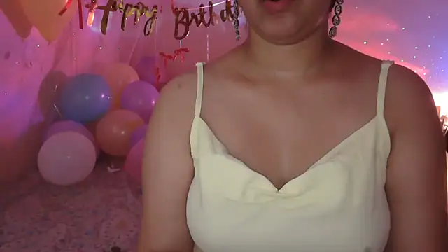 HotNiyathi's Live XXX Chat