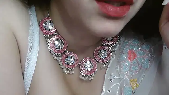 HotNiyathi's Live XXX Chat