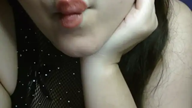 HotNiyathi Chat XXX in diretta