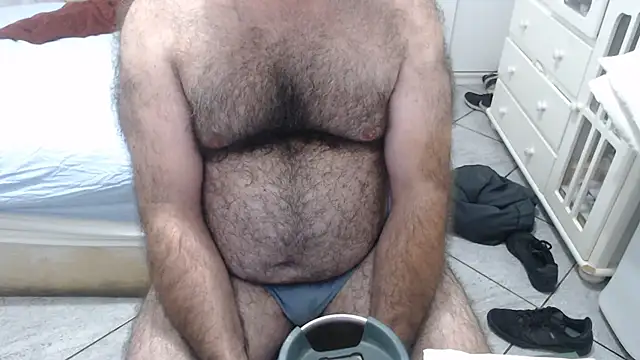 MysterBearMGn Webbikameraesitys