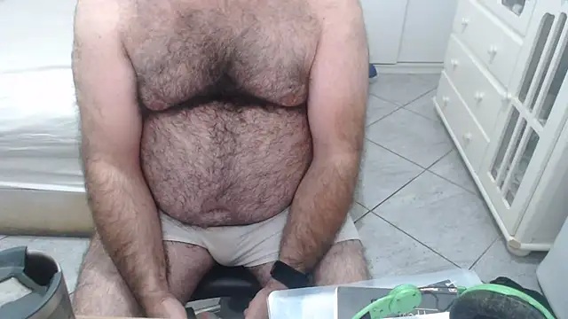 MysterBearMGn Webbikameraesitys