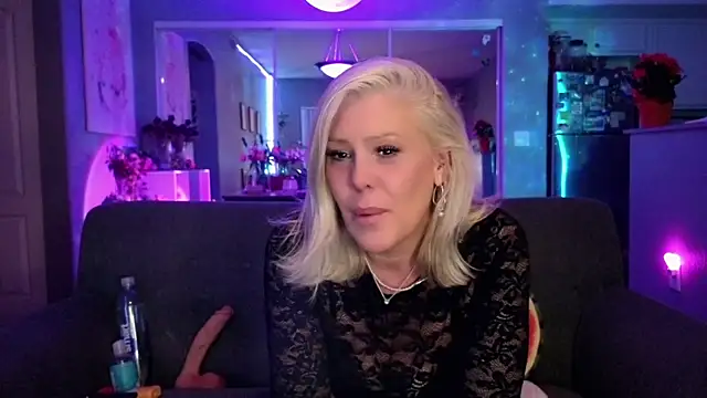 Pokazy przed kamerką – Lexi_Shocker