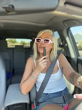 הופעת וובקאם של Lexi_Shocker