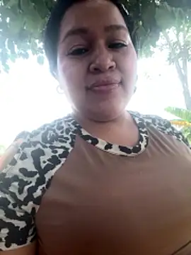 Lovelipsbig: вебкам-шоу