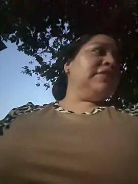 Lovelipsbig webcam show