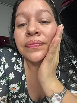 Lovelipsbig's Live Chat Room