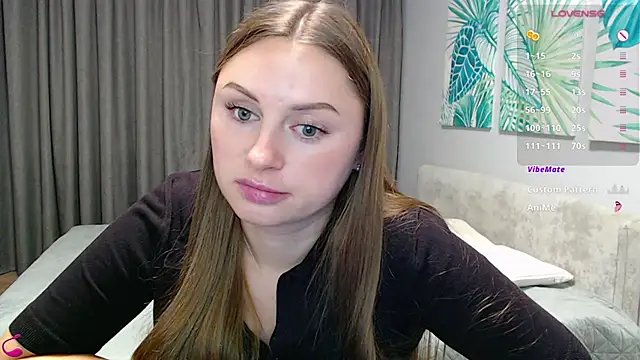 XXX chat uživo modela mia_bloomy