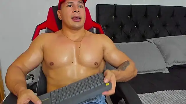 tyler_hank01 Show in webcam
