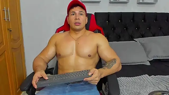 Show modela tyler_hank01 na web-kameri