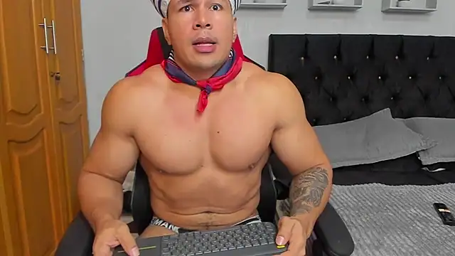 tyler_hank01 XXX чат на живо
