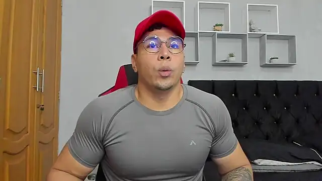 Pokazy przed kamerką – tyler_hank01