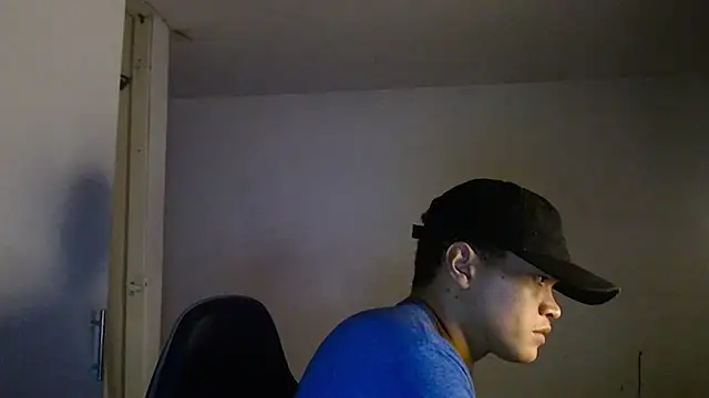 AxelTrain live XXX chat