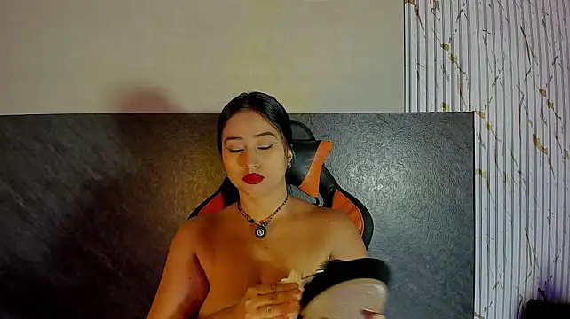 Valentinne_z Adlı Modelin Canlı XXX Sohbeti