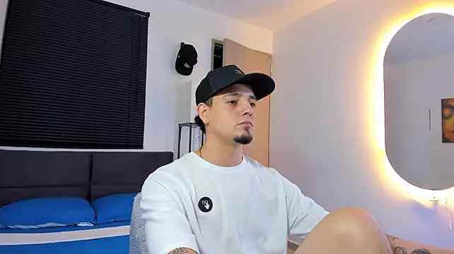 Show modela alejandro_calderon1 na web-kameri