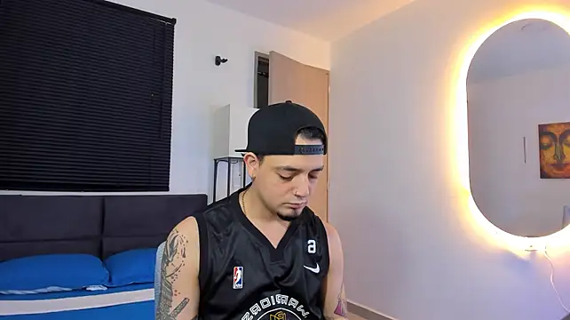 alejandro_calderon1 Show in webcam