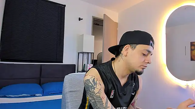 Show modela alejandro_calderon1 na web-kameri
