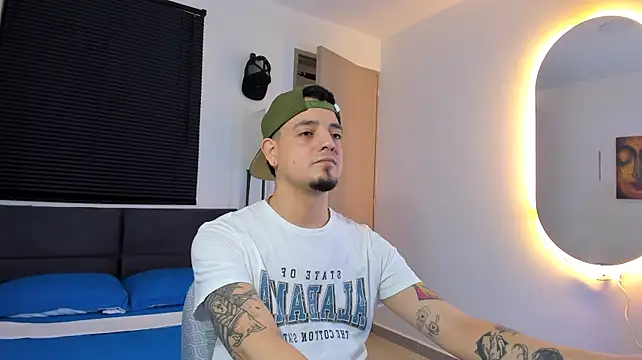 alejandro_calderon1 Show in webcam