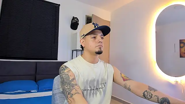 alejandro_calderon1 Show in webcam