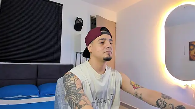 alejandro_calderon1 Show in webcam