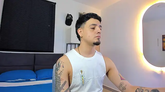 alejandro_calderon1's Live Sex Cam Show