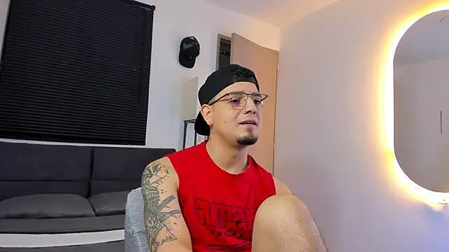 Show modela alejandro_calderon1 na web-kameri